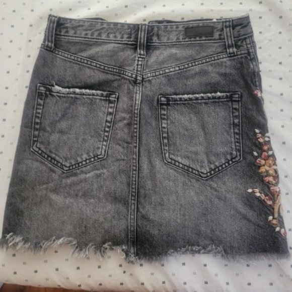 Abercrombie Floral Denim Skirt size 25 - Picture 3 of 4